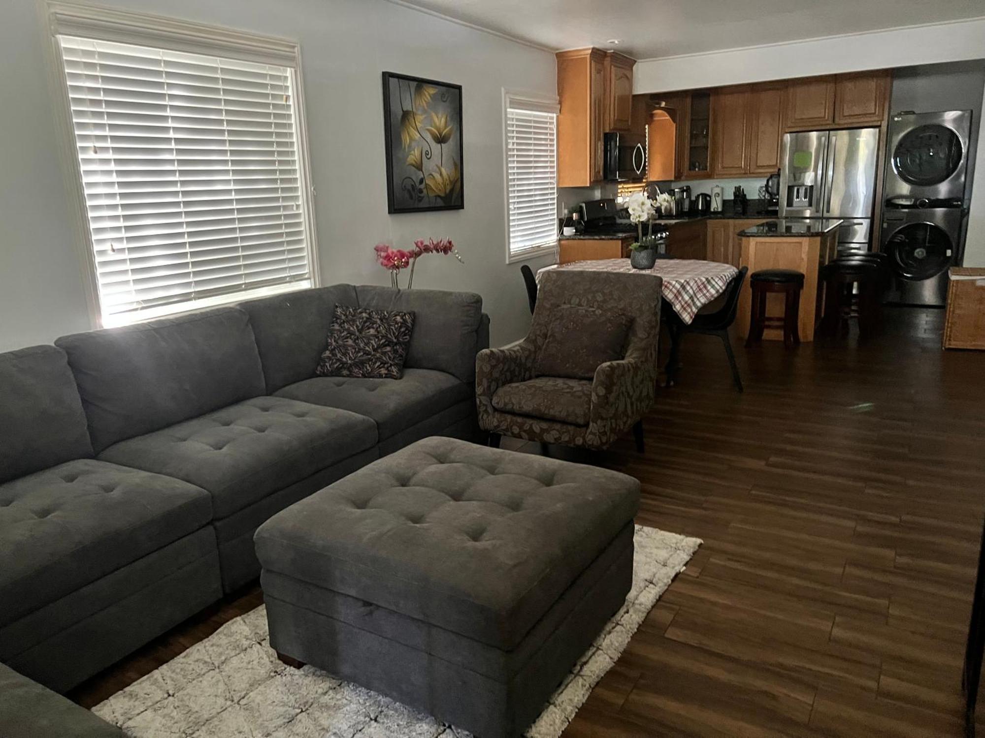 An Amazing Comfortable Front House Apartment